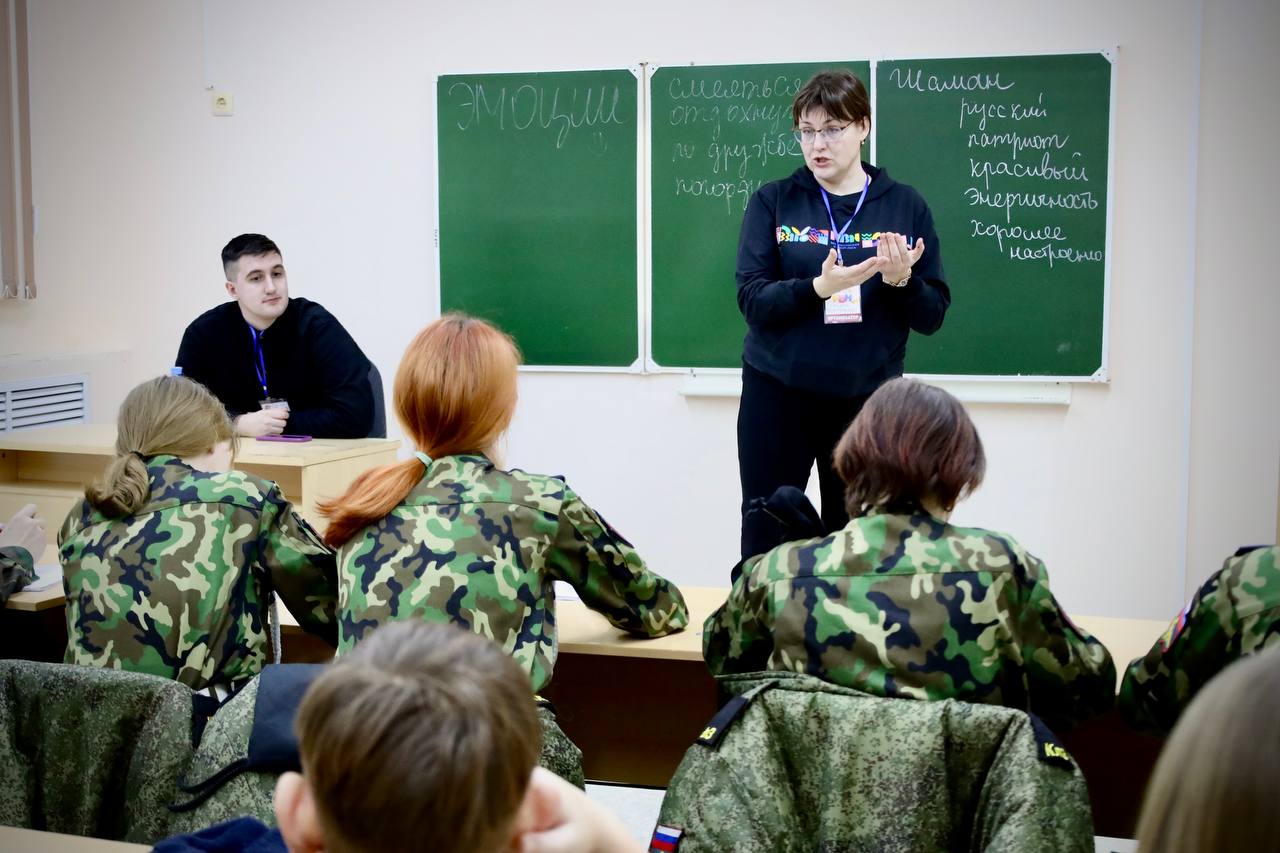 В Кузбассе стартовала первая областная профильная смена для активистов  патриотических объединений «Всекузбасская юнармейская лига КВН»